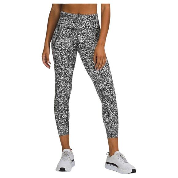 Lululemon Venture Floral Alpine White Black Fast & Free High Rise Nulux Legging - Picture 1 of 6
